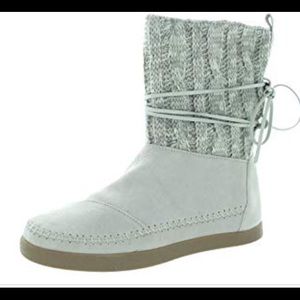 TOMS leather moccasin lined boots